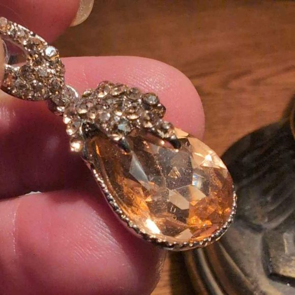 BNIB Vintage Silver and Champagne Colored Tear Drop Stones Earrings - Picture 5 of 8